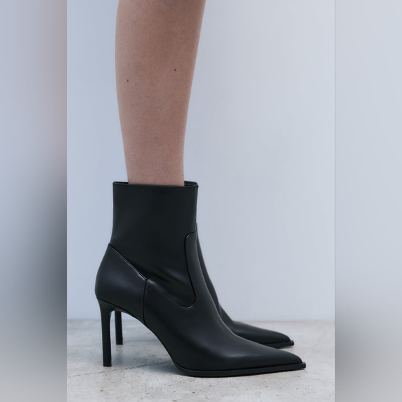 ✨️Zara✨️POINTED-TOE HEELED ANKLE BOOTS - Picture 2 of 16